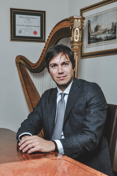 El abogado Mario Vigna entre los nominados para los Premios AIAS 2019